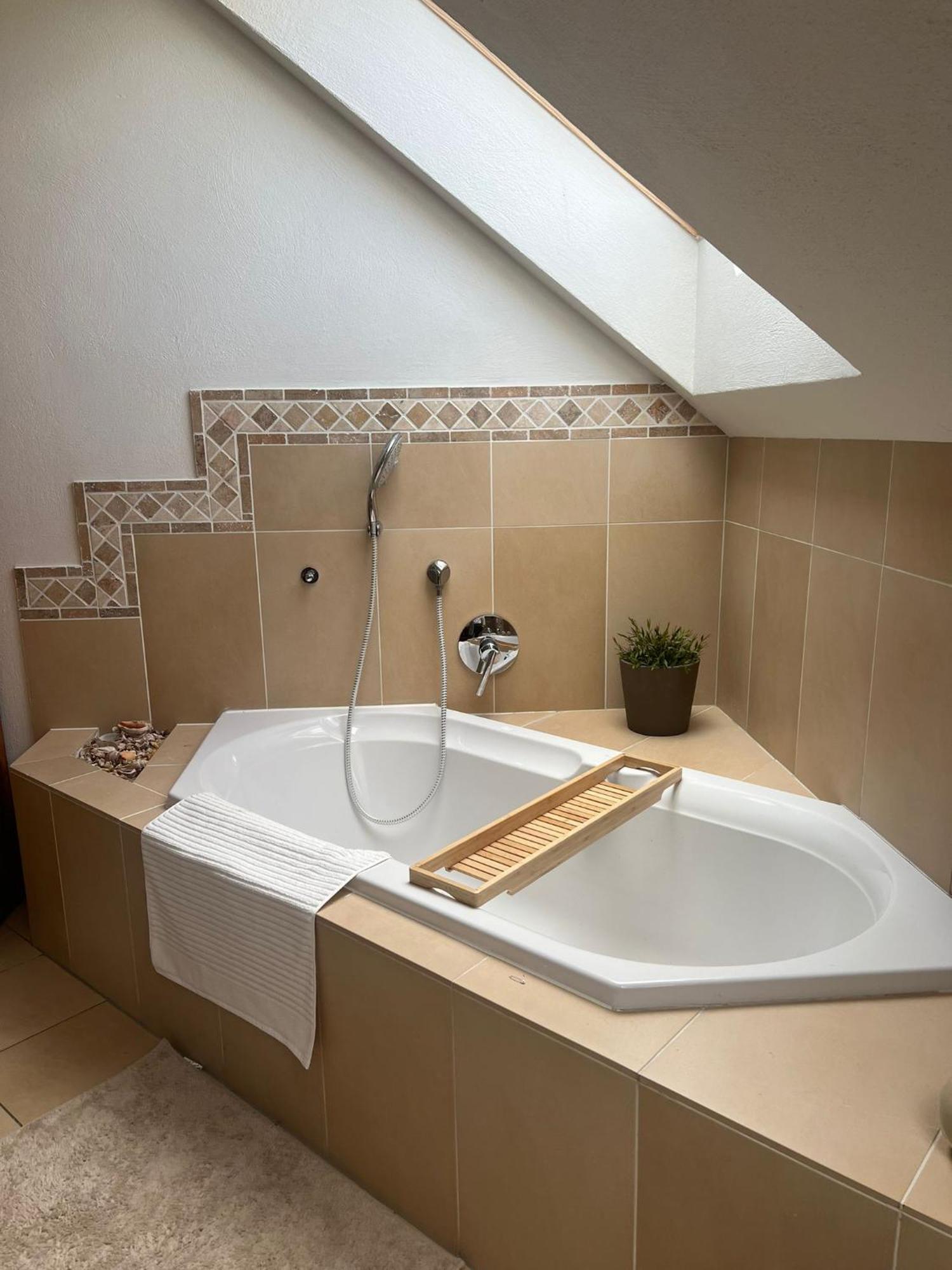 Chez Ellie- Naehe Nuerburgring, Rhein, Ahr, Eifel Apartment
